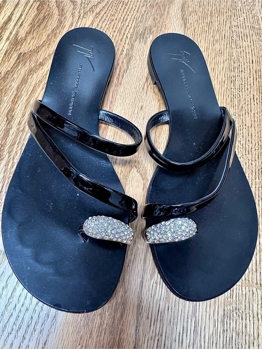 Giuseppe Zanotti Ring Crystal-Embellished Toe-Ring Flat Sandals